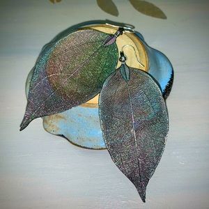 💕Purple and green leaf earrings